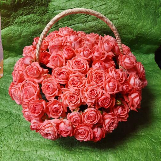 Basket with bush rose Barbados 19 pcs