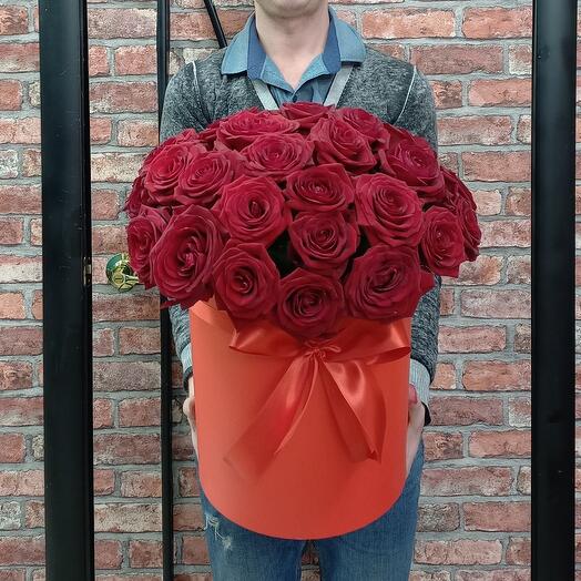 35 Rosas red Naomi en una Caja de sombreros