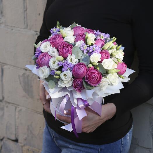 Box with peony-shaped roses, eustoma and mattiola "Felicia"