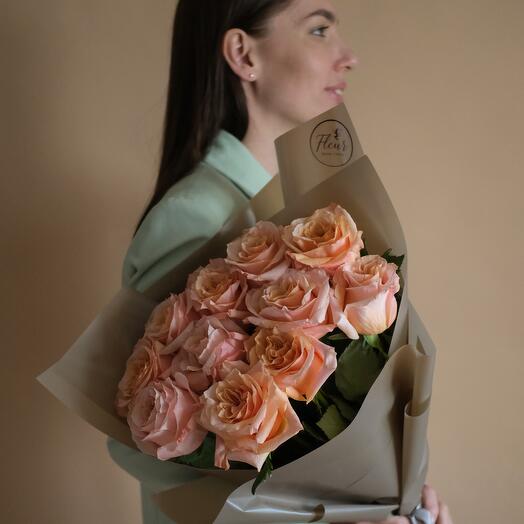 Bouquet of peach roses