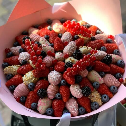 Клубничный букет «Нежность»