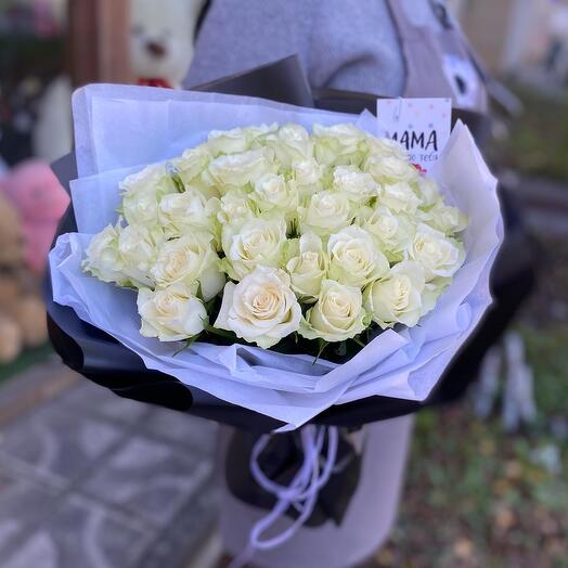 Monobucket of roses in a stylish package