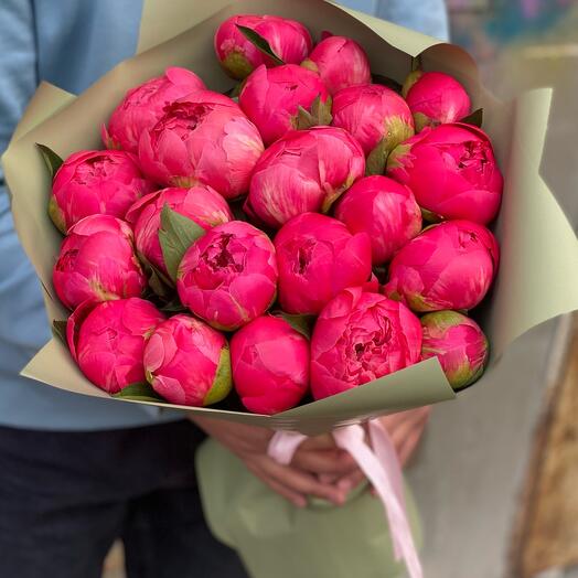 Bouquet of 21 coral peonies