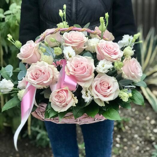 Basket with pink roses