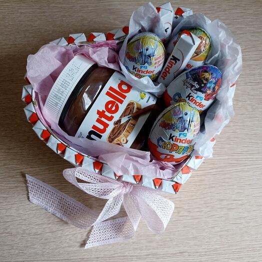 Композиция-сердце "Радости сладкоежки"