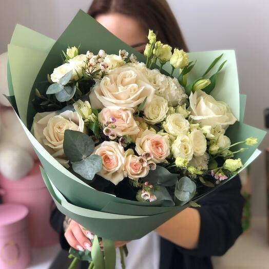 Авторский букет(оттенок кустовой розы может немного отличаться!)