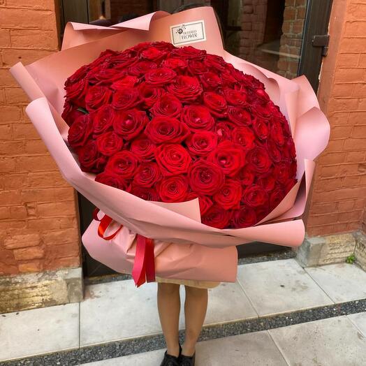 A large bouquet of 101 red roses "Noble luxury"