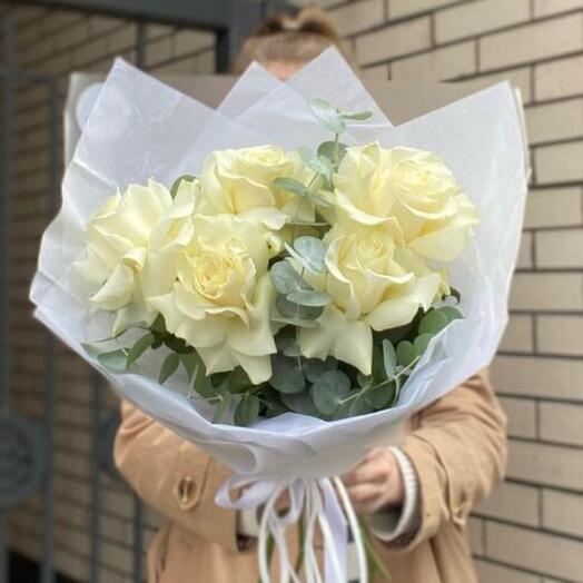Роза Мондиаль и эвкалипт