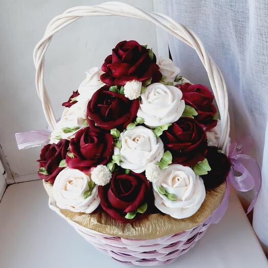 Корзина с Зефирными Розами