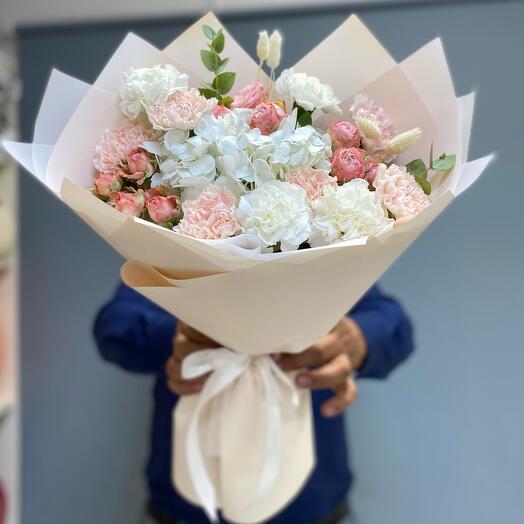 Авторский букет  из шикарных Гортензией и Диантусов 💗💗💗💗