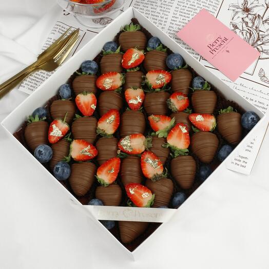 Клубника в шоколаде "Golden Strawberries" 25-30 ягод