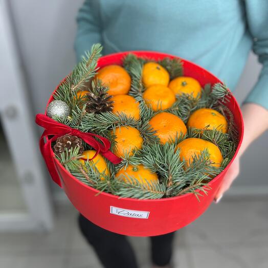Коробка с Мандаринами и Голубой Елью