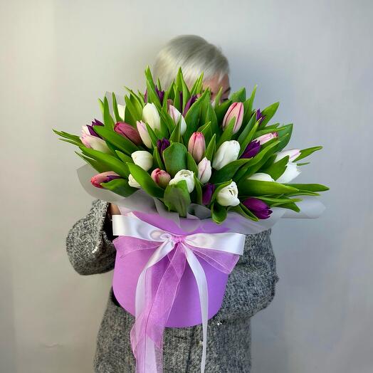 Коробка с 51 миксом тюльпанов