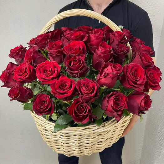 Корзина с цветами 45 шт