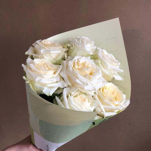 Ароматные белые розы