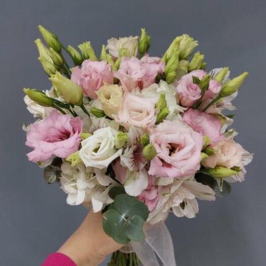 Wedding bouquet and boutonniere