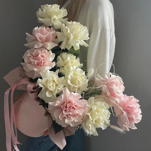 Белые и розовые французские розы