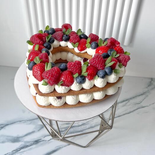 Торт открытый медовик с ягодами сердце