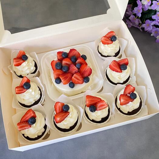 Big Berry Boom Set: bento cake and cupcakes