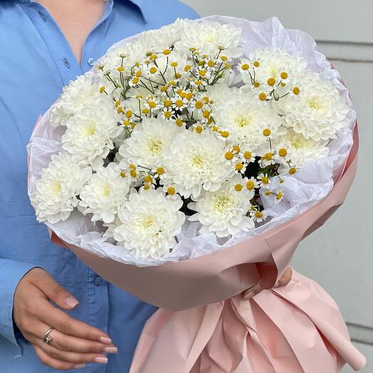 Букет хризантем с ромашками 🤍