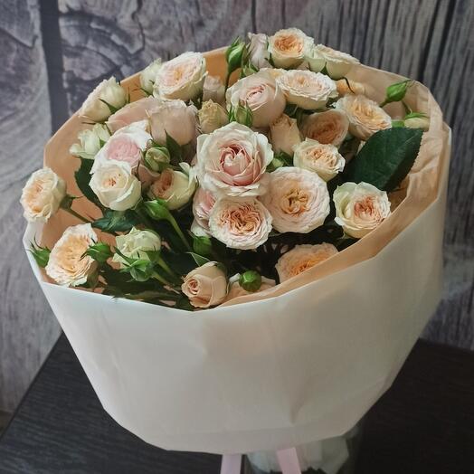 Букет кустовых роз