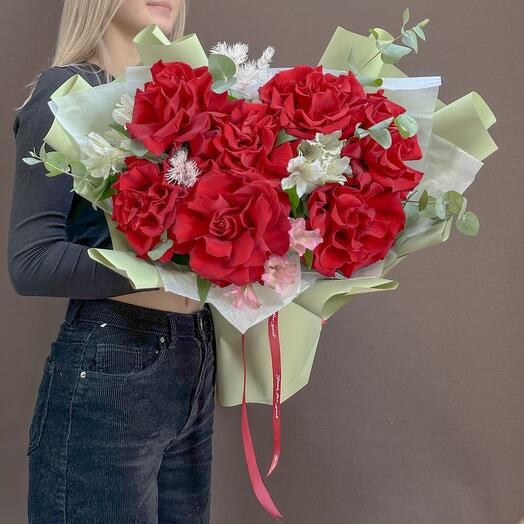 Букет из ажурных роз и альстрамерии♥️Пламя любви