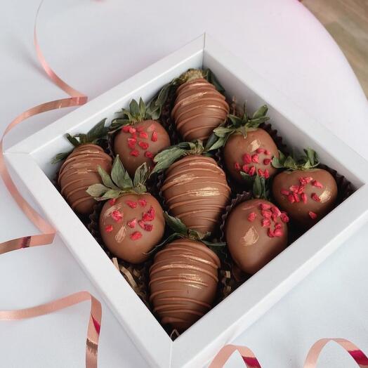 Клубника в шоколаде 9шт Sweet Love