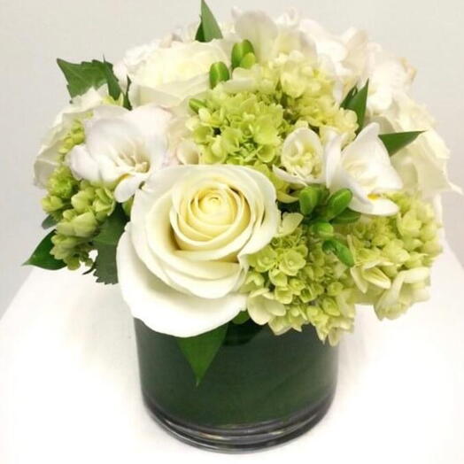 Tiny Elegance: 3 Green Hydrangeas, 6 White Roses   2 White Estomas