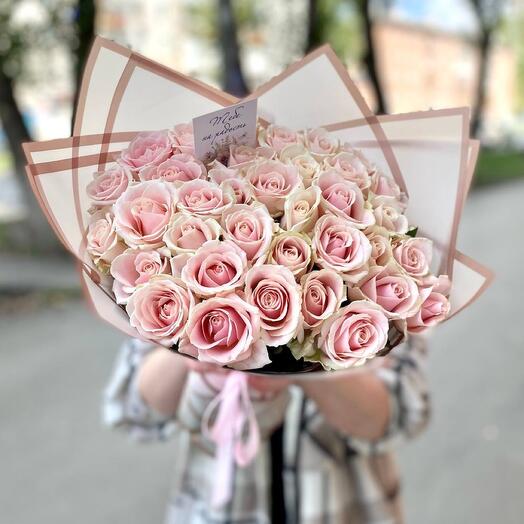 Букет из 35 нежных роз