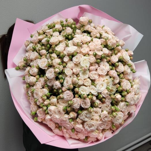 Огромный потрясающий букет из кустовой розы