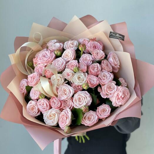 Букет из пионовидных кустовых роз💕