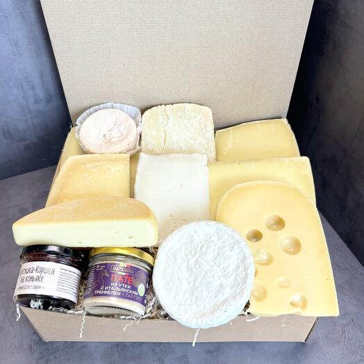 Вкусный подарочный набор сыров От сердца макси