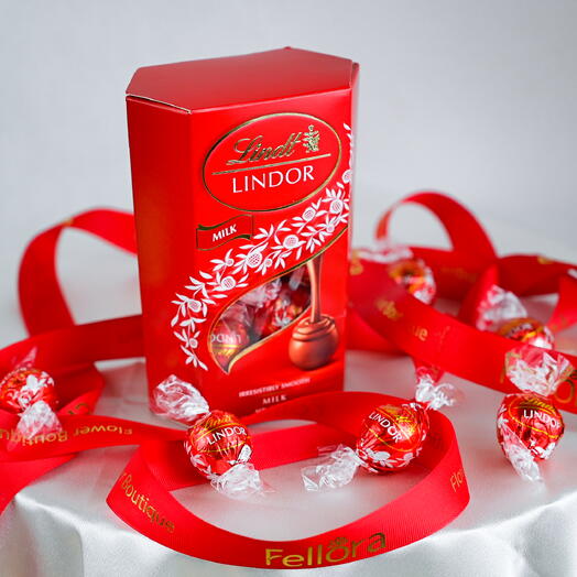 Lindt Lindor Milk Chocolate Truffles Box 200g