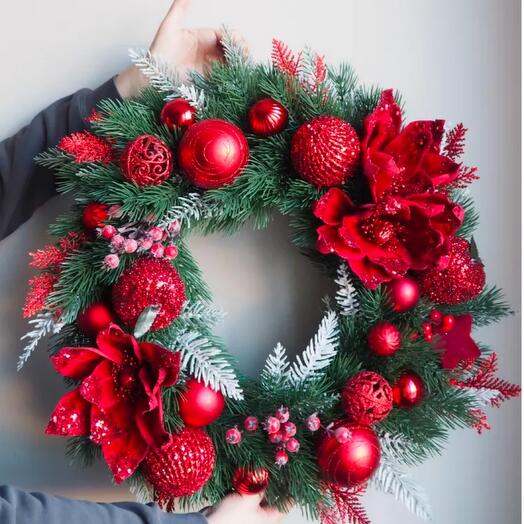 Новогодний венок из искусственной хвои
