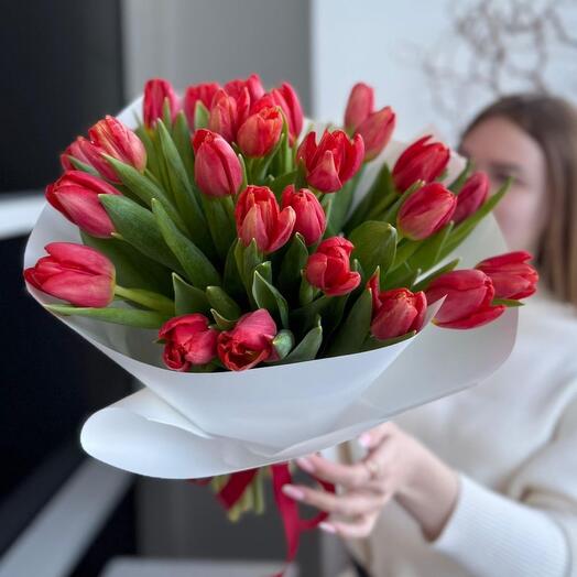 Букет из 25 красных тюльпан