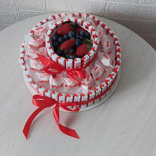 Киндер бокс со свежими ягодами