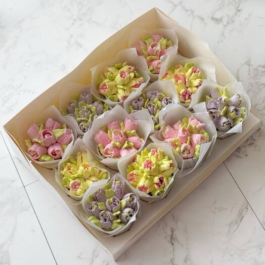 Капкейки тюльпаны🌷на 8 марта на компанию  (ассорти 12шт)