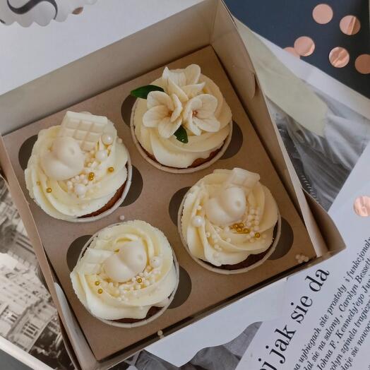 Cupcakes 4 pieces for mom, grandmother, sister, girlfriend, girlfriend, lover on March 8th