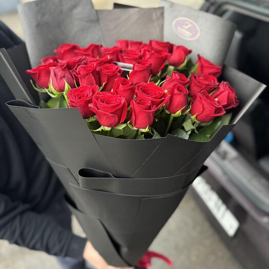 30 red roses
