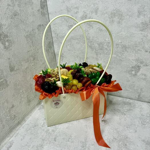 Сумочка с сухофруктами