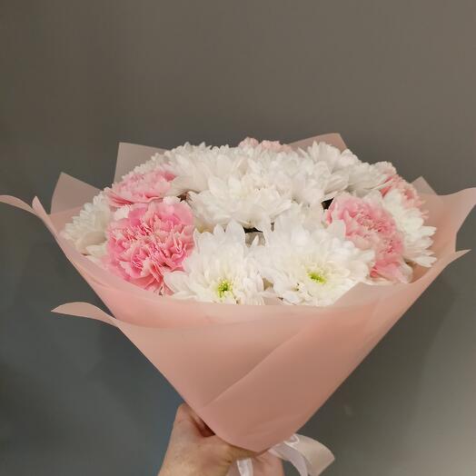 Ramo de Dianthus y crisantemos