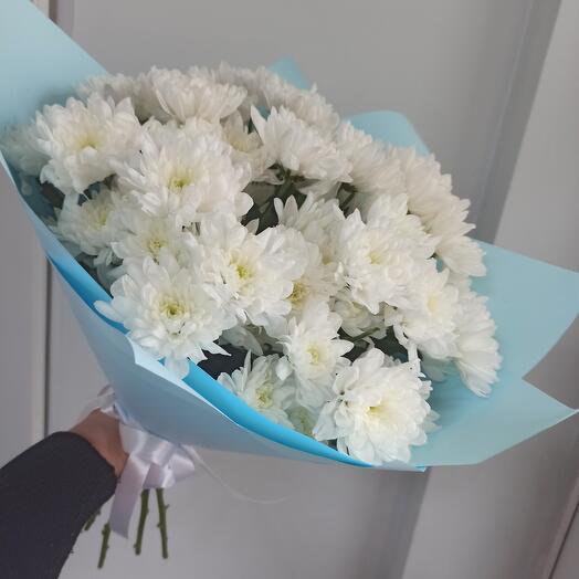 Bouquet of white chrysanthemums