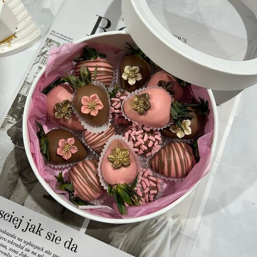 Клубника в шоколаде весеннее ассорти 15шт
