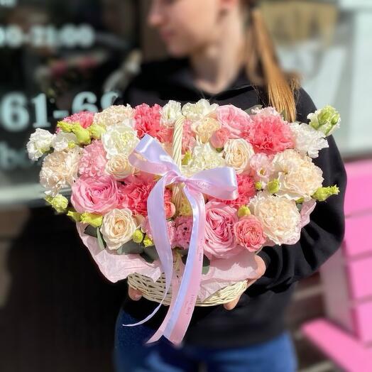 Яркая Корзина с цветами