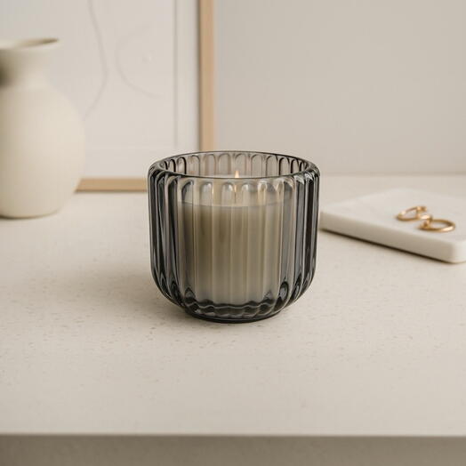 Scented candle with natural soy wax.