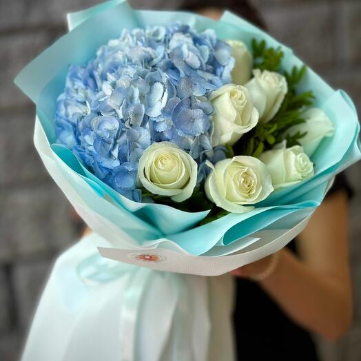 Розы и гортензии