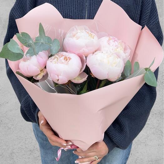 Нежный букет из 5 пионов 🌸
