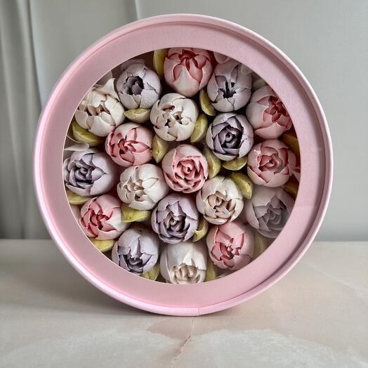 Зефирные цветы в розовой шляпной коробке для мамы