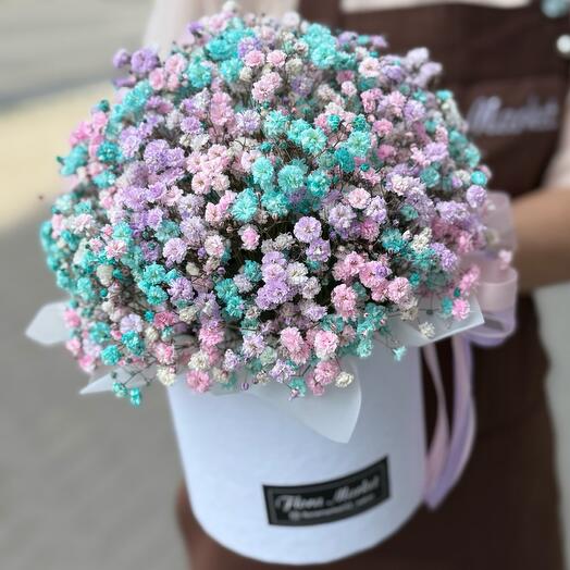 Миксовые оттенки гипсофилы в шляпной коробке