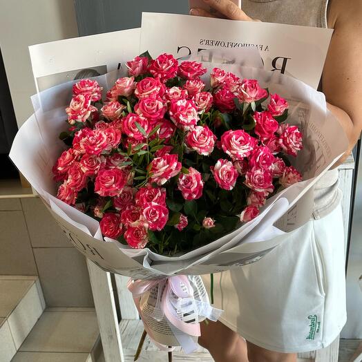 A bright juicy bouquet of bush roses
